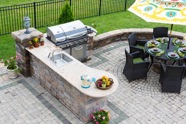 3 Design Tips for The Ultimate Outdoor Kitchen 
