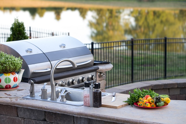 5 Reasons to Add an Outdoor Kitchen to Your Backyard
