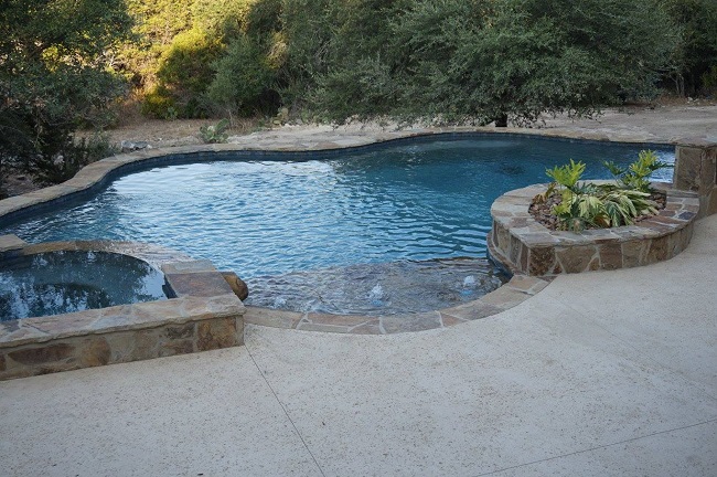 5 Custom Pool Design Elements That Are All About the 21st Century